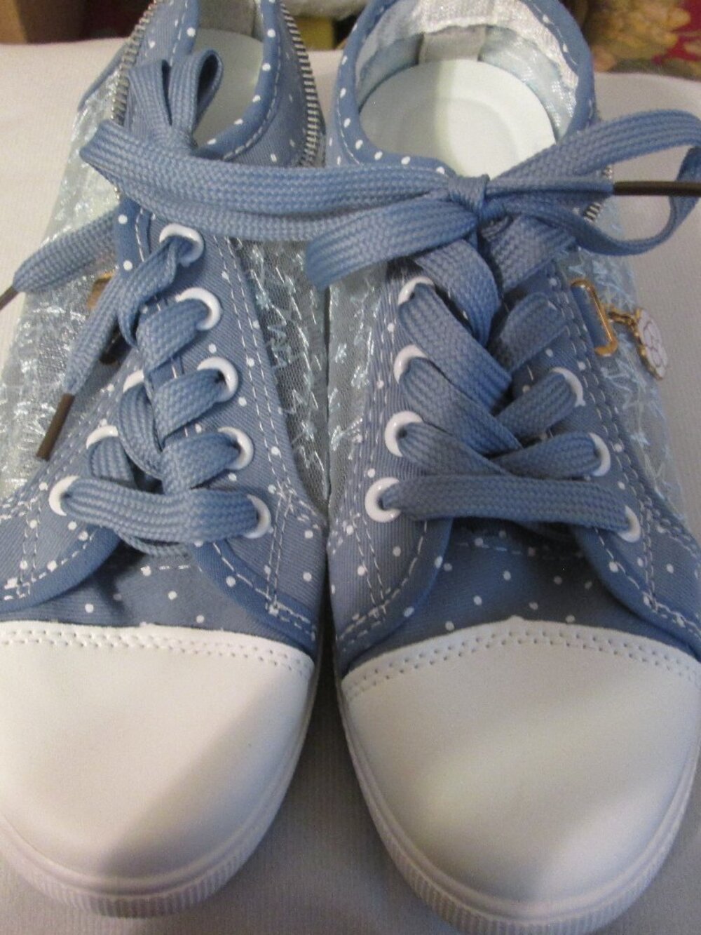 NWOB Women's Blue Polka Dot Sneakers ,Size 6.5
